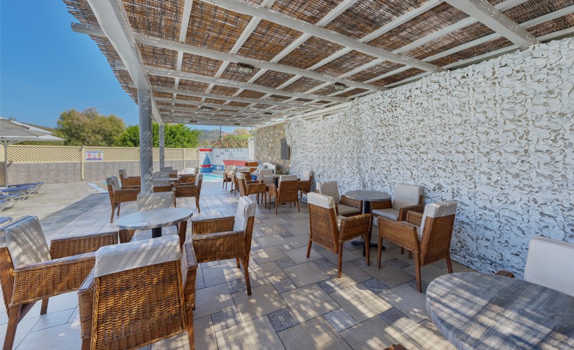 Cavos Bar de Piscine ouvert toute la journée
